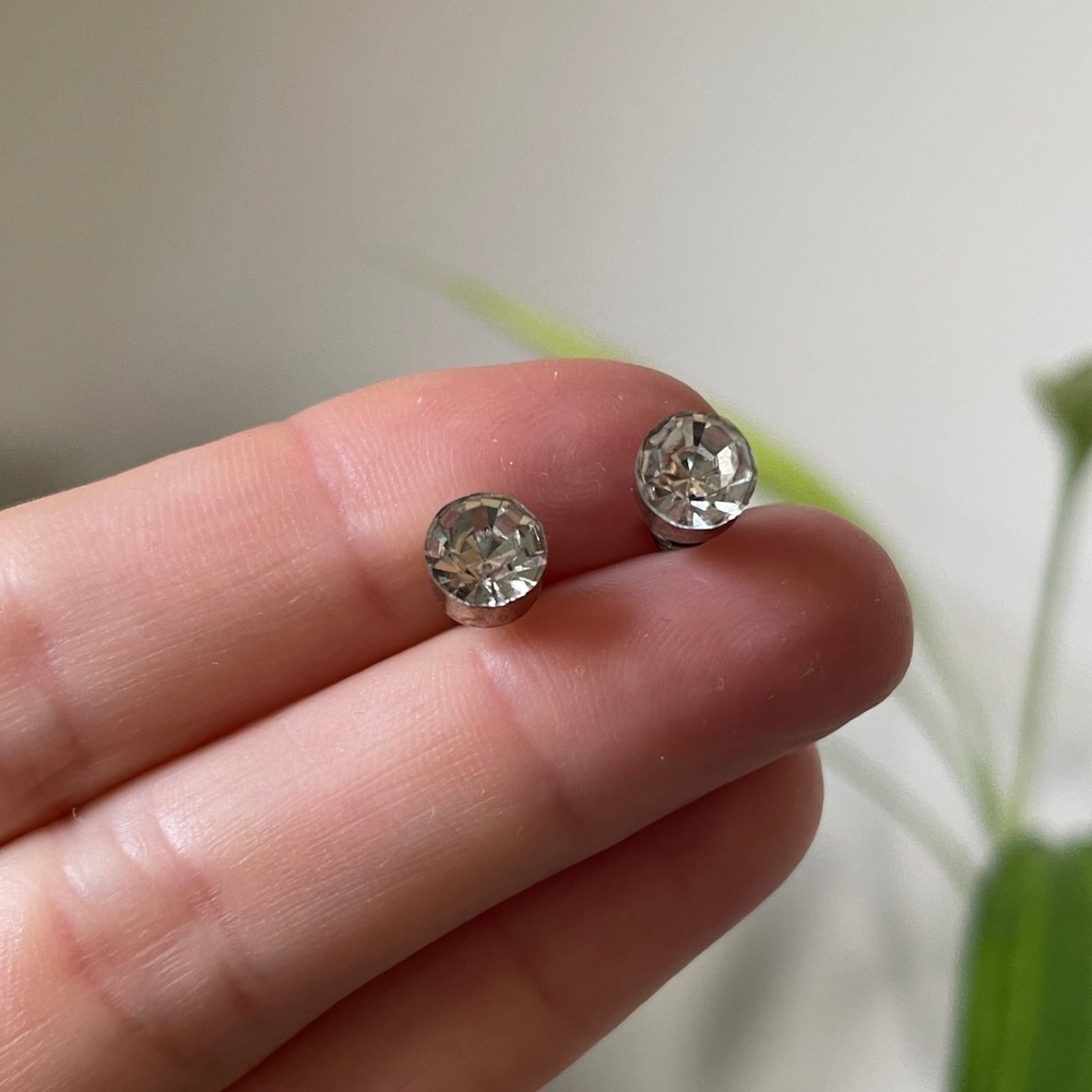 Sparkling Crystal Stud Earrings Silver Tone‎ Fashion Jewelry Clean Girl Classic